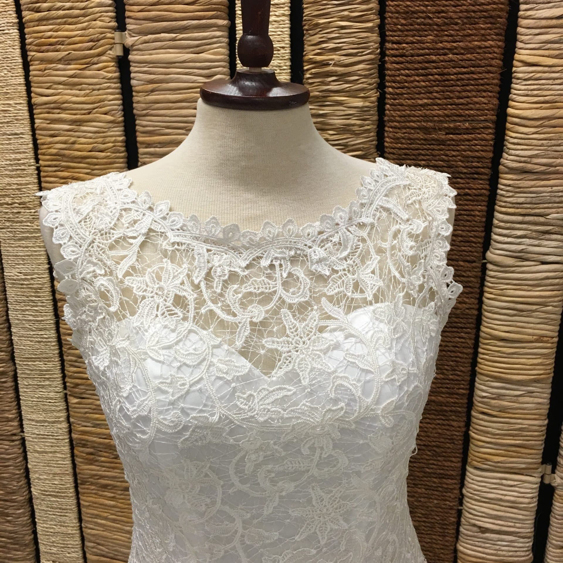 Kledingatelier Thea van Wissen - gallery-1-detail-trouwjurk-vermaakt-5-scaled-1407.jpg